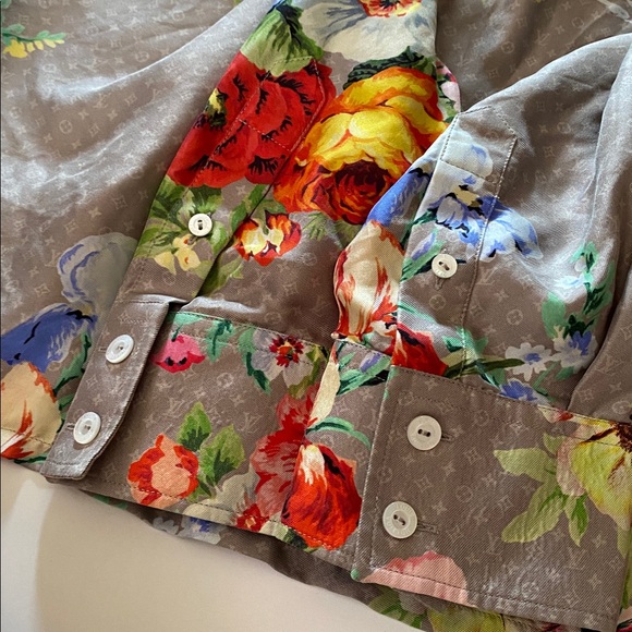 Louis Vuitton Floral Silk Short and blouse sets - Picture 15 of 17